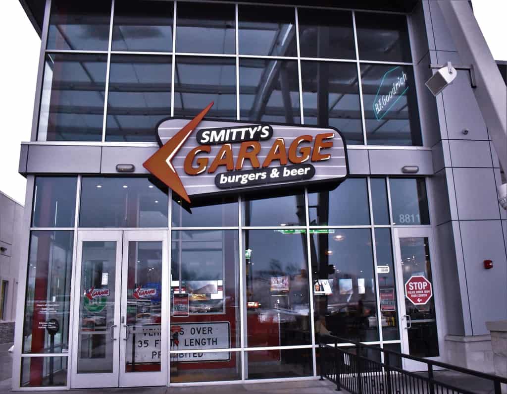 Stumbling upon Smitty's Garage was a fortunate event, since it gave us a new dining spot to add to our list.