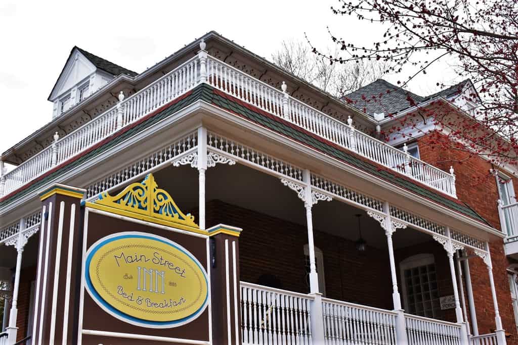 Main Street Inn is a premier bed and breakfast in downtown Parkville, Missouri.
